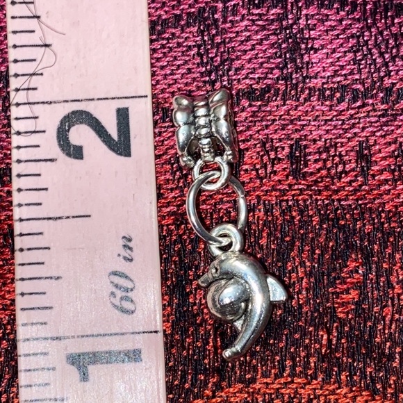 5/$10❤️❤️❤️NWTs Tibetan Silver Dolphin Charm - Picture 3 of 3